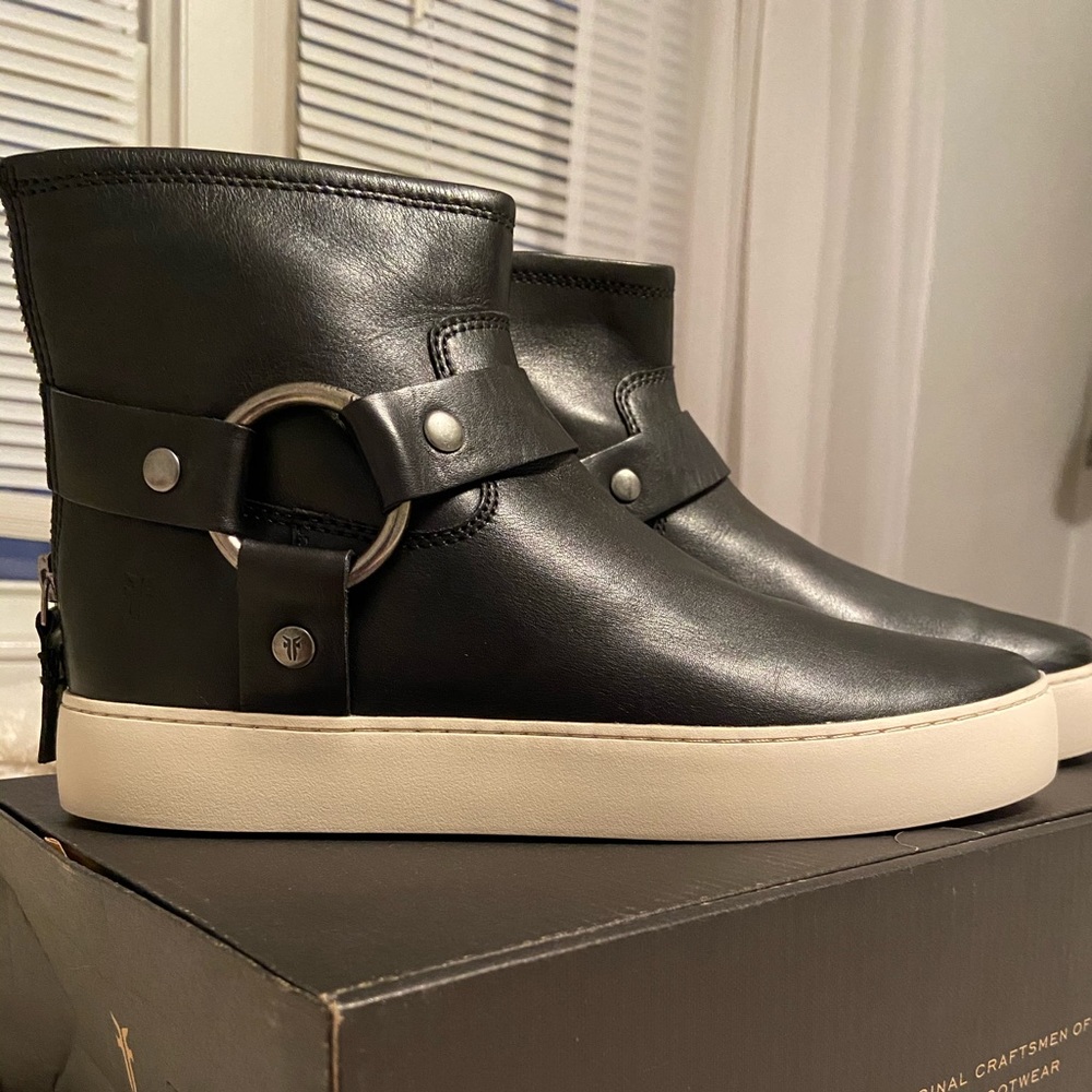 Frye Lena Harness Bootie Size 8, Black